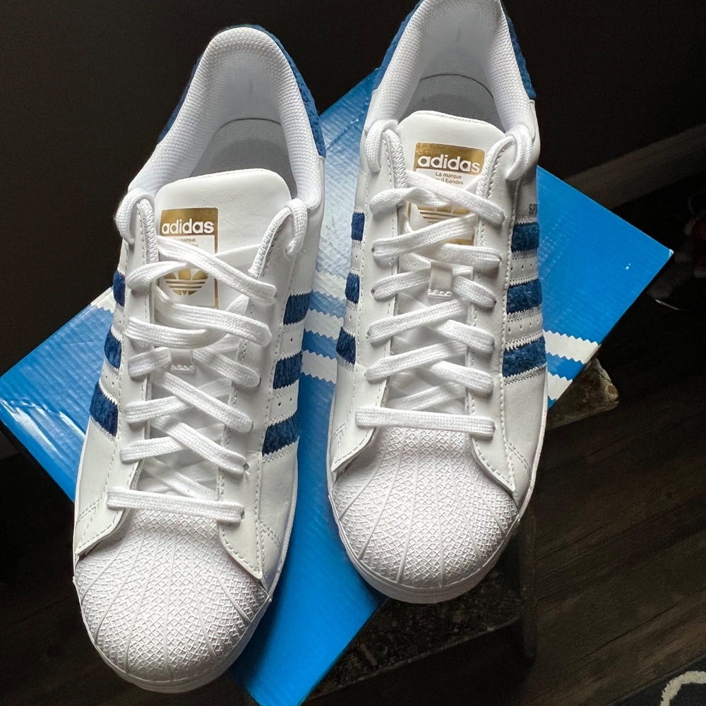 Mens Adidas Superstar size 11 White with Blue - Picture 2 of 10